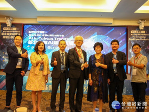 經發局長何怡明等13日出席新北產業AI導入經驗分享論壇