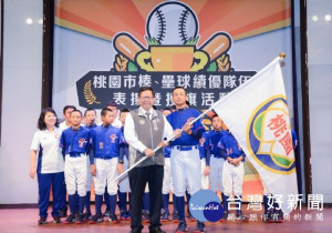 市長親自授旗，期許各代表隊冠關斬將，為台灣爭光

