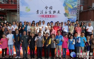 桃園市政府客家事務局與桃園市青溪新文藝學會共同舉辦的「108年全國青溪名家聯展」於於客家文化館特展室盛大開展。