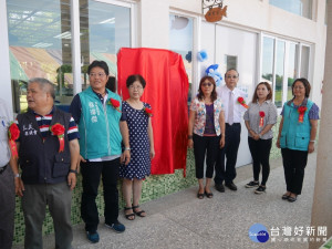 布袋國小「魚栽嚮海」圖書室揭牌儀式暨畢業典禮