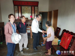 洪東煒副市長視察田寮區，關心區政及關懷弱勢。