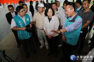 蔡總統南下嘉義，視察秋行軍蟲防疫與馬稠後產業園區