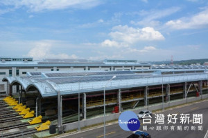 桃園捷運蘆竹機廠屋頂建置太陽能光電系統，將為桃捷公司帶來約221萬元的收益

