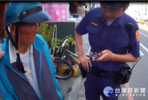 8旬老翁失智路上迷途　熱心警護送返家