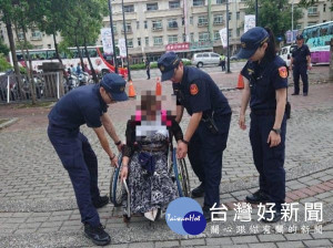 公正所員警提供身障朋友最貼心的服務，成就「最完美的無障礙空間」，深獲民眾肯定及讚許。（記者陳昭宗拍攝）