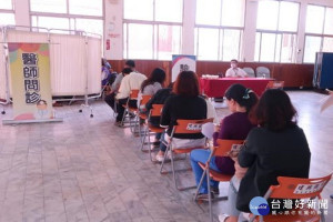得標醫療院所巡迴全市學校辦理健康檢查。