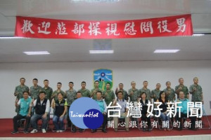 嘉義縣長翁章梁前往中坑營區探視役男，勉勵役男在四個月的軍事訓練也能有美好回憶
