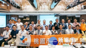 市長和與會來賓合影

