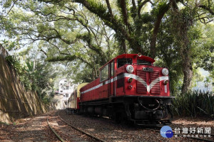 暑假限定 《聽林鐵說故事》主題列車 帶領遊客玩小站、看火車調頭