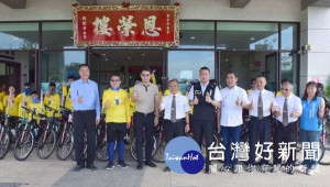 信義育幼院歡慶40週年，辦理「單車天使，讓愛行駛」活動，水利會長林文瑞、立委劉建國、副議長蘇俊豪等一同祝賀。