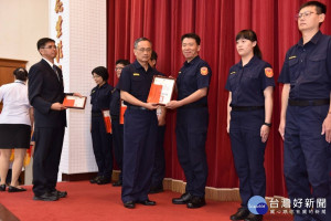 嘉義市政府警察局家庭暴力防治官李欣育榮獲內政部警政署107年度婦幼安全工作績優員警「紫馨獎」表揚