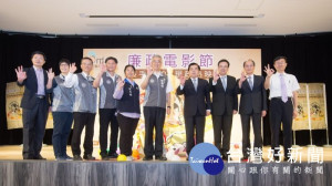 李副市長和與會貴賓手比數字3，象徵第三屆廉政電影節起跑

