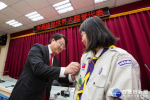 基隆童軍進擊世界童軍大露營 林右昌授章勉勵