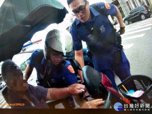 氣候高溫炎熱老翁道路迷航     八德警熱心救護