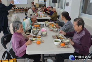 顧健康愛地球　澎縣研議老人餐盒改用不鏽鋼環保材質