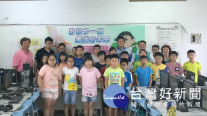 縣議員蔡岳儒爭取科丁聯盟與婦幼關懷協會攜手合作，於北港、水林及元長辦理科丁暑期營，許孩子一個雲端的未來。（記者陳昭宗拍攝）