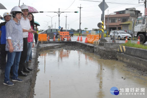 彰化縣長王惠美有立法委員柯呈枋、彰化縣議員黃俊源、凃淑媚、郭燕陵、前立委陳進丁、縣政顧問黃建元、許翠娥、縣府工務處長林漢斌、社尾村長陳河傳、福寶村長黃耀輝、三汴村長林義山等人視察環南路段。