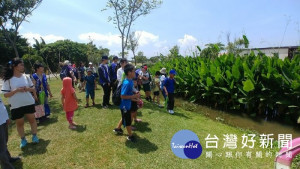 環保局舉辦「探索童玩達人之旅」，邀請桃園市的孩子來「碳索生活館」同樂，學習環保的知識。