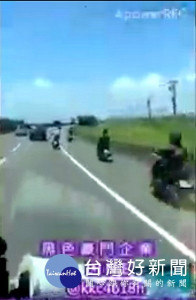 普通重型機車騎上快速道路，熱心民眾將影片PO網討論，北港警方調查共有5部機車違規行駛，將依法開罰。
