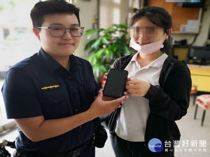 女警找到失主。林重鎣攝