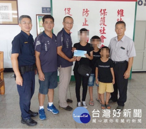 宏仁所轄區貧民罹癌辭世，家徒四壁無以為殮，所長蔡瑞彬號召募款，並獲雲林夜市慈愛會協助，將善款交予妻小，暫度難關。