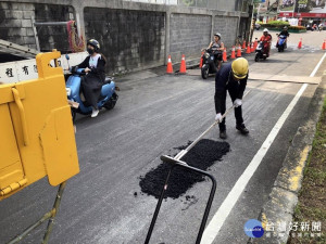 坑洞修補查通報 行車、行走安全一把罩