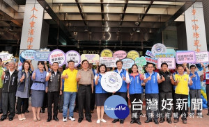 張麗善帶領縣府團隊投入住警器宣導與安裝志工行列，宣示為縣民服務、打造安全幸福雲林的決心與目標。