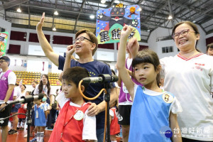 晨光社區融合運動會「活力小戰士 勇闖彩虹島」熱鬧登場