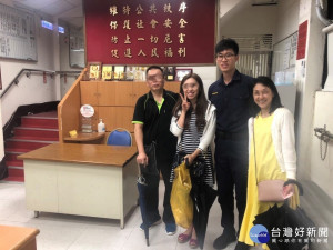 最棒國民外交　暖警協助尋回日籍女子具紀念性圍巾