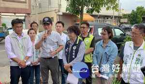 立委劉建國為提升農產品運銷效率、穩定品質與供需，邀請農委會主委陳吉仲等到「西螺冷鏈物流中心」預定地現勘。