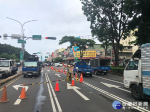 嘉義火車站站前路段進行號誌共桿工程 解決路口桿柱雜亂問題