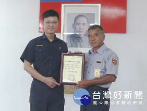 虎尾分局為提升民防人員協勤能力，辦理民防人員基本訓練，並頒發績優人員表揚狀，慰勞民防人員平日協勤辛勞。