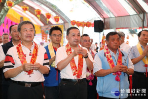 市長侯友宜1日特別到場參與法會，進行「祈福船、西方船點睛儀式」，祈求交通平順，民眾在農曆鬼月期間行車出入平安