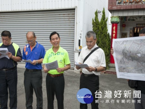 
台中市政府分別在外埔等區進行山坡地解編計劃，面積達707公頃的「假山坡地」，市議員吳敏濟表示此計畫呈還公道於民眾，解除地方發展緊箍咒。（記者陳榮昌攝）



