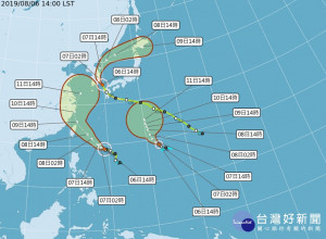 繼颱風范斯高、輕颱利奇馬之後，原先位於關島北方海面、在輕颱利奇馬東側的熱帶性低氣壓，已在今（6）日下午14時增強為今年第10號颱風「柯羅莎」。（圖／中央氣象局）