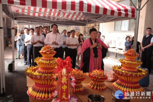 基市府中元聯合普渡　林右昌祈求平安渡過風災