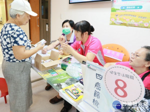 新北市立聯合醫院於三重院區辦理癌症篩檢，希望民眾可以健康過節