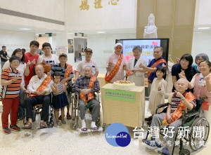 北港媽祖醫院邀請在鬼門關走一回的偉大父親們，分享找回健康的心路歷程，並由其子女表達出對父親的敬愛與感謝。（記者陳昭宗拍攝）