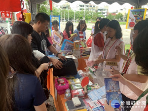 家扶學子風雨無阻助學義賣 盼大眾支持穩定求學路