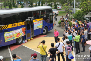 教育部交安教官抵嘉闖關，監理所傳遞交通平安燈