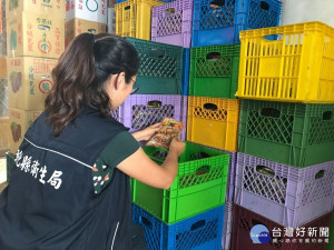 彰化縣衛生局針對中元節食品在各大賣場超市等進行稽查。
