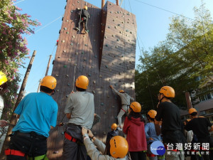 修平科大探索教育課程加深人我互信促進團體發展。林重鎣攝