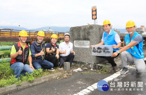 宜蘭橋舊橋拆除改建，地方盼能保留四座橋頭碑。（圖／宜蘭市公所提供）