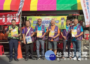 北港警方除響應北港國際同濟會挽袖捐熱血活動，並結合實施預防犯罪、勿酒駕、反毒及防詐騙等宣導。