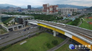 台北市府捷運工程局表示，現行的捷運環狀線免費試乘將至1月30日止，1月31日下午14時起正式通車營運後，環狀線將依現行北捷搭車費率開始收費。（圖／新北市政府提供）