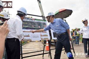 韓國瑜視察新台17線濱海聯外道路開闢工程 叮囑如期如質完工。'