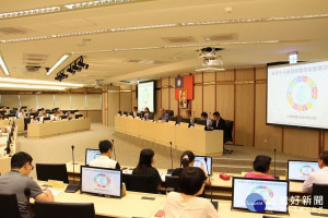 高雄市長韓國瑜主持「高雄市永續發展暨氣候變遷調適會」第五屆第一次委員會。