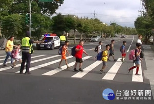 宜蘭警方加強學童上學及放學的安全維護勤務。（圖／宜蘭縣警局提供）