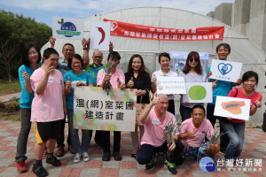 澎湖首間智能障礙者溫（網）室菜圃，頂新和德為他們打造一輩子的家。