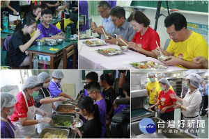 宜蘭縣長林姿妙到頭城國小了解學生免費營養午餐政策執行情形。（圖／陳木隆攝）